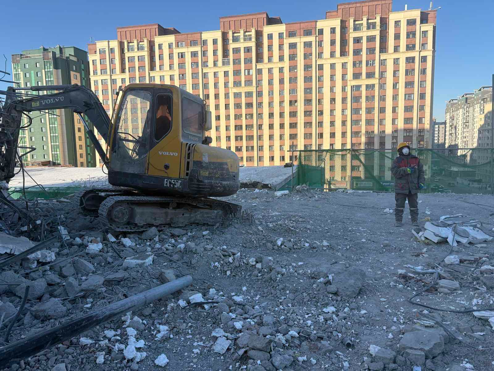 Газын дэлбэрэлтэд өртсөн 207 дугаар байрыг буулгах ажил 70 хувьтай үргэлжилж байна